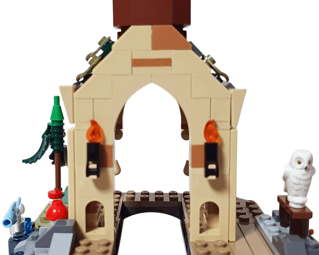 LEGO ボートハウスの壁（正面、松明パーツがついている）