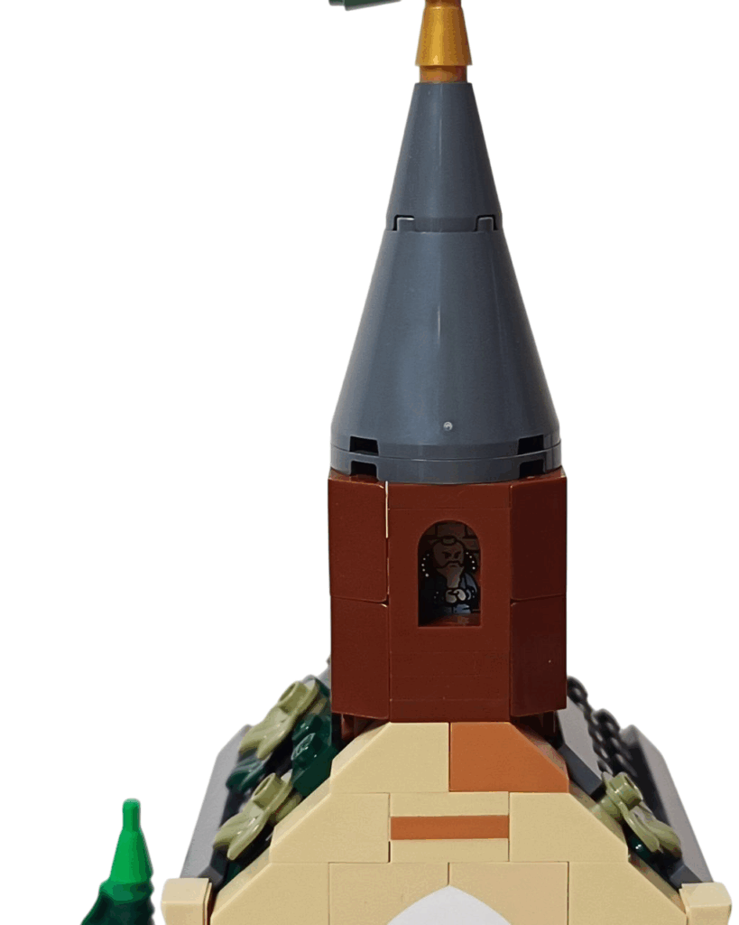 LEGOボートハウスの屋根正面。上部に小さな物見部屋がついている