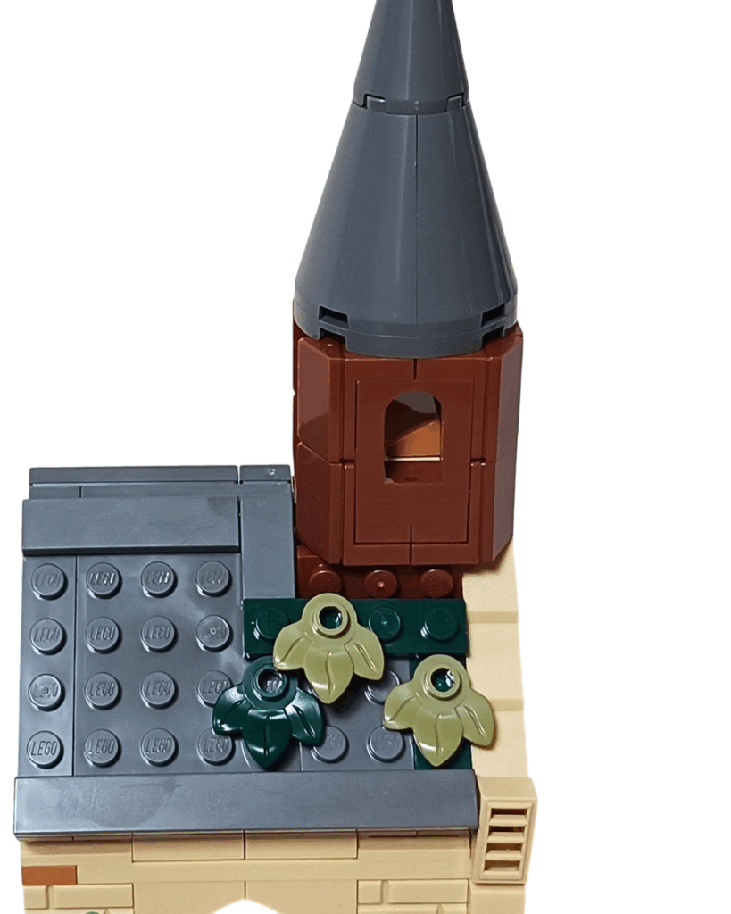 LEGOボートハウス屋根の側面（葉のパーツが付いている様子）