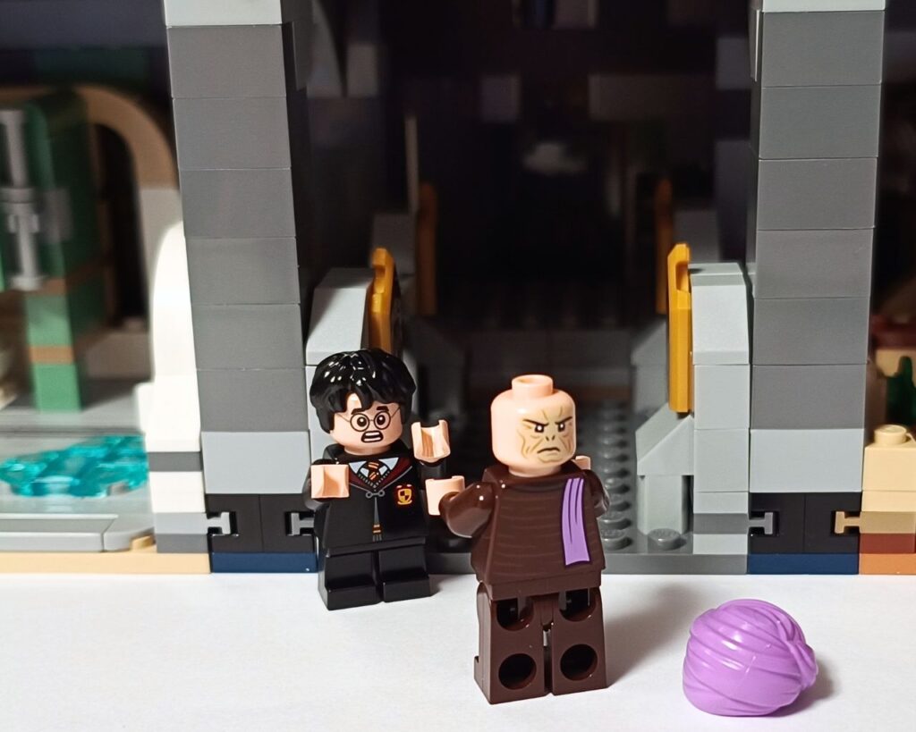 ターバンの下に隠されていたヴォルデモートの顔をあらわしたクィレルが、ハリーにゆっくりと迫る