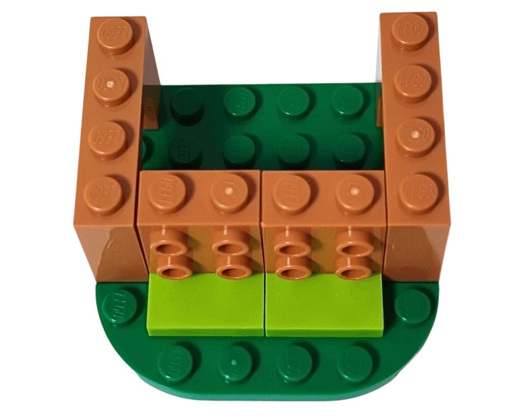 LEGO Friends 30696 オータムのワッフル屋さん 組立途中。緑の土台の上にブラウンの壁を組んでいる