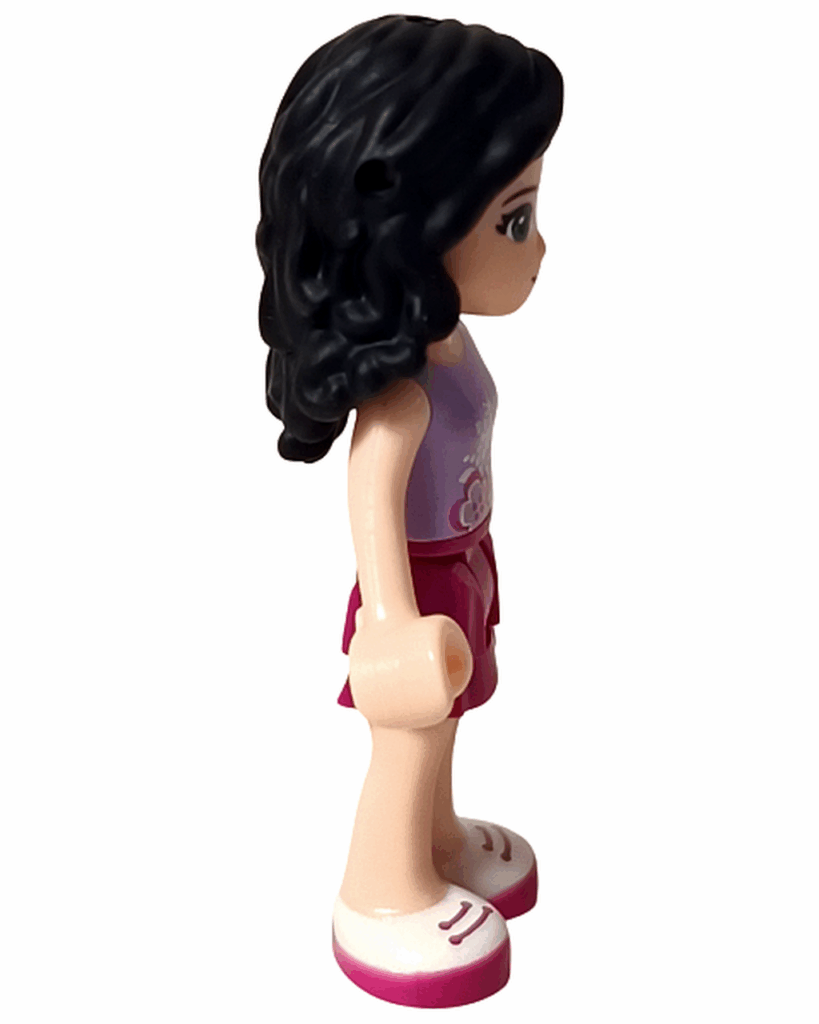 LEGO Friends 3931 ハッピープールサイド エマのミニドール右側。黒髪のウェーブが肩にかかるデザイン
