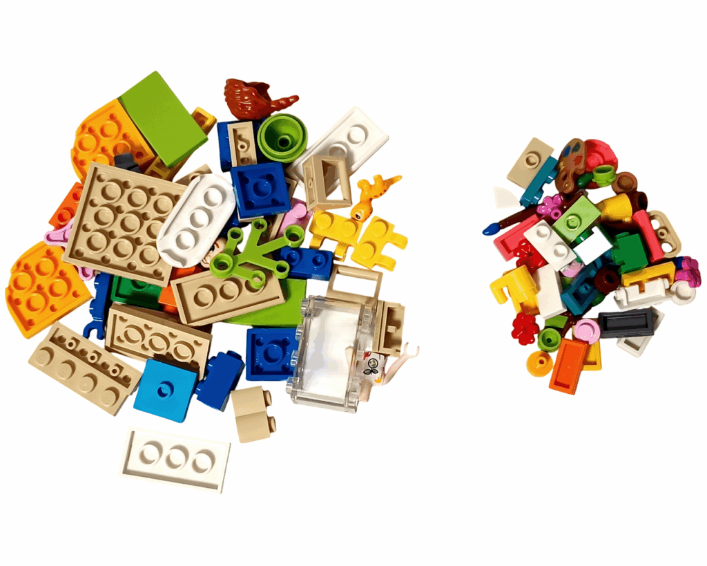 LEGO Friends 41739 リアンの部屋 袋②のパーツ一覧。 ベージュ・グリーン・オレンジのブロックや花のピース、透明のケース、パレットや筆の小物などが並ぶ。