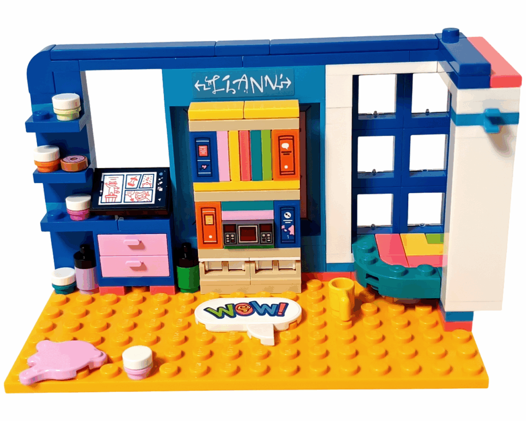LEGO Friends 41739 リアンの部屋 棚モード。 ベッド部分を折りたたむと、表面が棚デザインに変化。上段にはカラフルな本のステッカー、下段にはオレンジと青のデッキ風パネルが並んでいる。