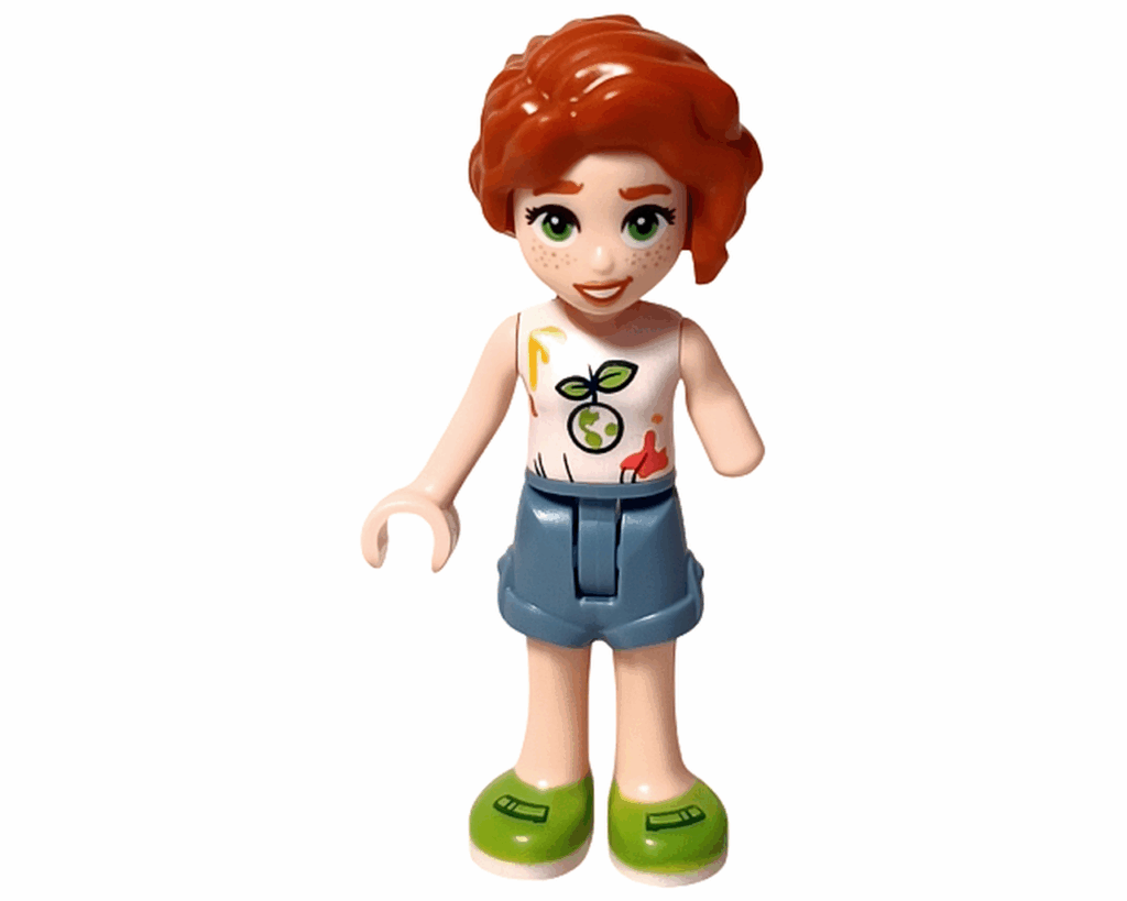 LEGO Friends 41739 オータム ミニドール正面。赤茶色の髪を編み下ろし、白いトップスと青のショートパンツ姿。