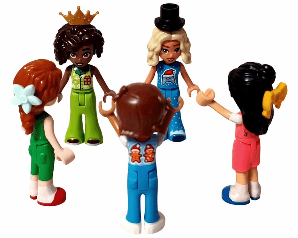 LEGO Friends 42668 22日目のシーン。クラウンをつけたアリヤ、シルクハットをかぶったノヴァ、ほか3人が輪になって楽しそうに立っている。