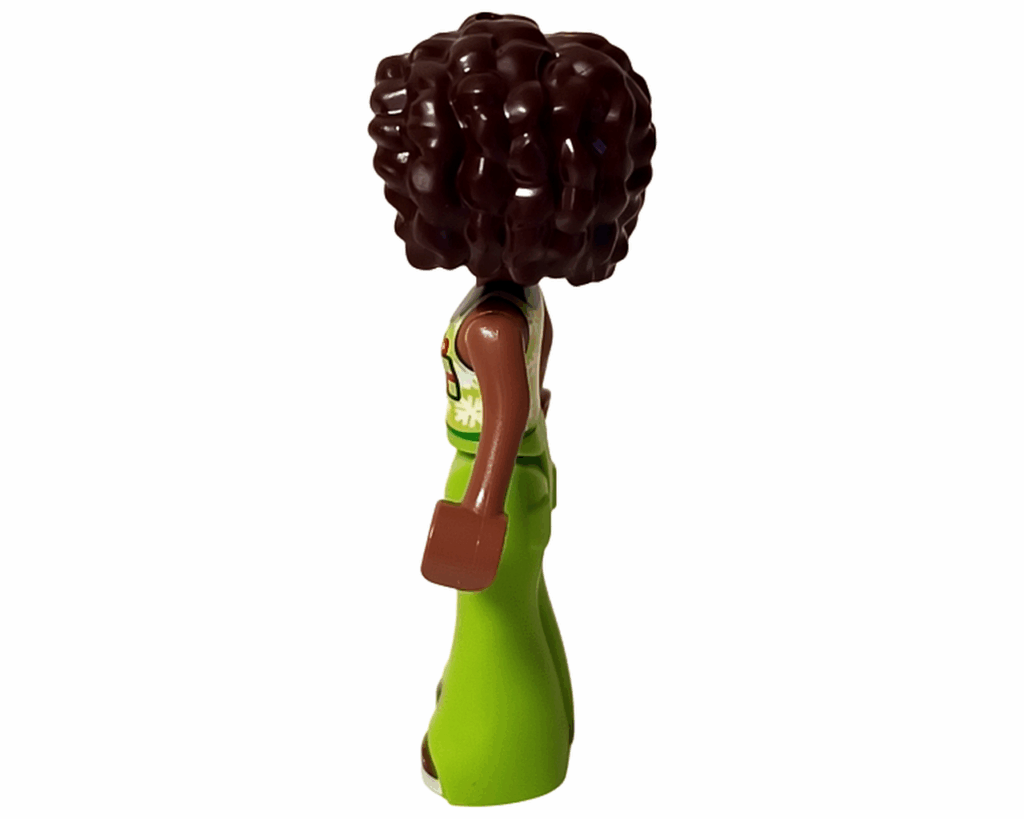 LEGO Friends 42668 アリヤ ミニドール左側。ボリューム感のあるカールヘアとグリーンのパンツが見える。
