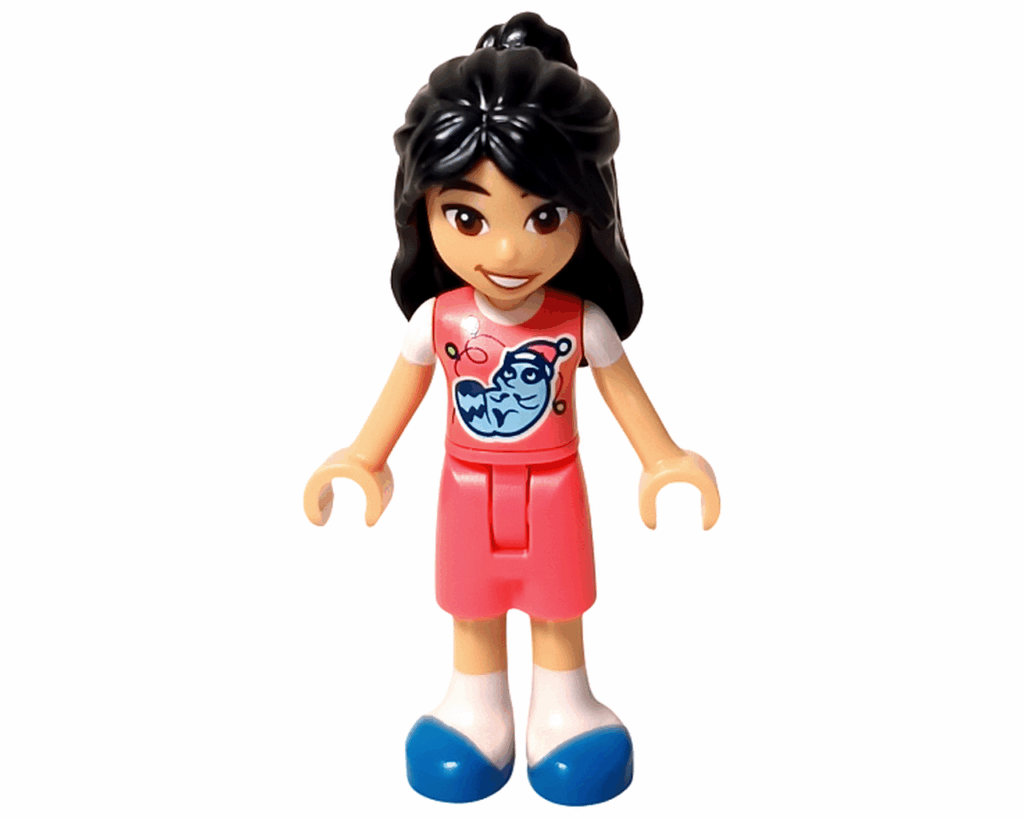 LEGO Friends 42668 リアン ミニドール正面。ピンクのオーバーオールと白いTシャツを着て、胸に青いアライグマのプリントがある姿。