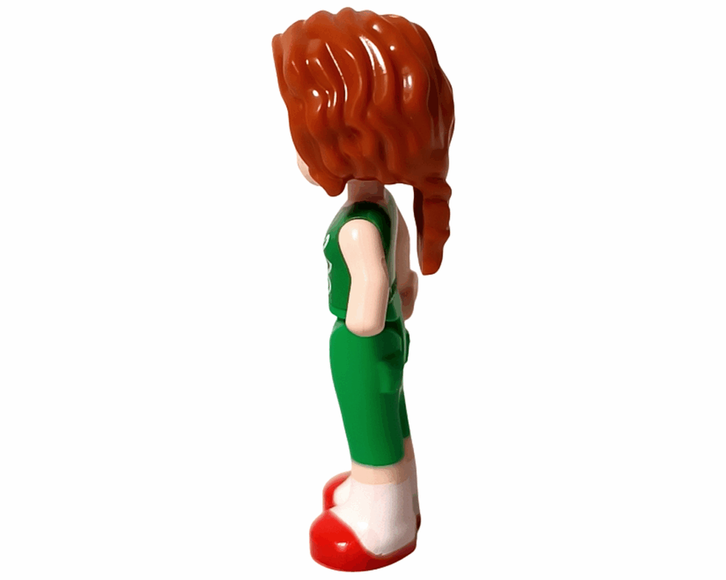 LEGO Friends 42668 オータム ミニドール左側。赤毛の三つ編みと緑の服が見える。