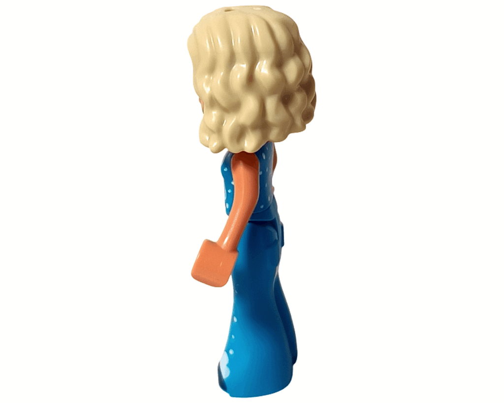 LEGO Friends 42668 ノヴァ ミニドール左側。ブロンドヘアと青い服が見える。