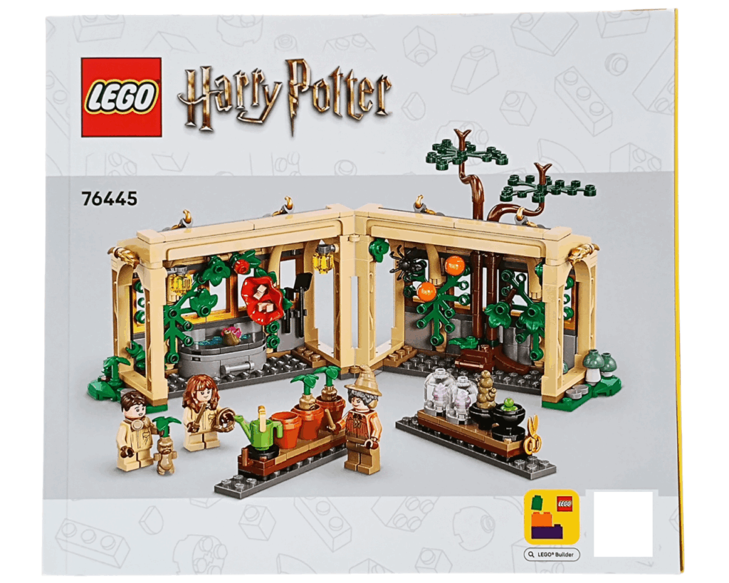 LEGO Harry Potter 76445 組立説明書表紙。 白い背景に完成したホグワーツ温室が描かれ、スプラウト先生、ハーマイオニー、ネビルが前に立っている。 右下にLEGO Builderアプリの案内とQRコードが印刷されているデザイン。