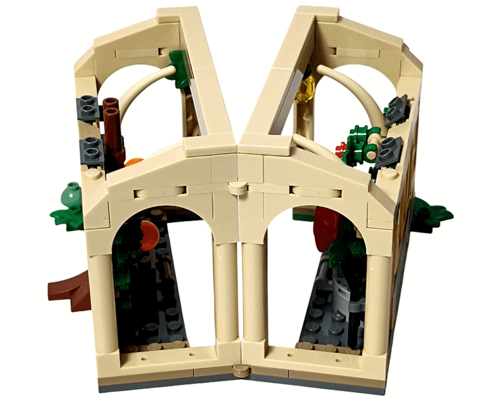 LEGO Harry Potter 76445 ホグワーツ城：薬草学の授業 屋根中央部分。 ベージュの梁で左右のアーチをつなぎ、温室の上部構造を形成している。