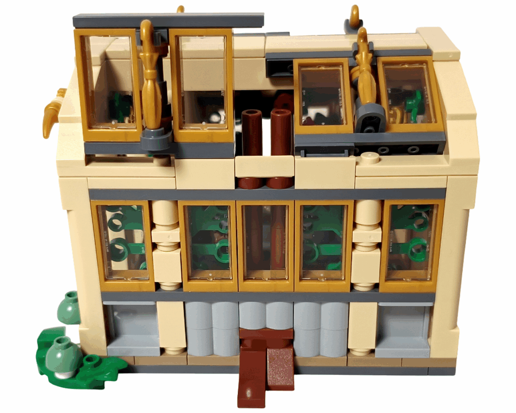 LEGO Harry Potter 76445 ホグワーツ城：薬草学の授業 屋根全体。 両側に透明パネルと金色の装飾を備え、天窓が左右開閉できる構造。