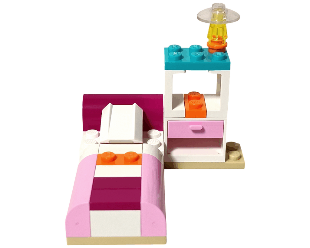 レゴ フレンズ 3939 ルームデコセット ベッド横のピンクの引き出しとランプが付いた小物棚