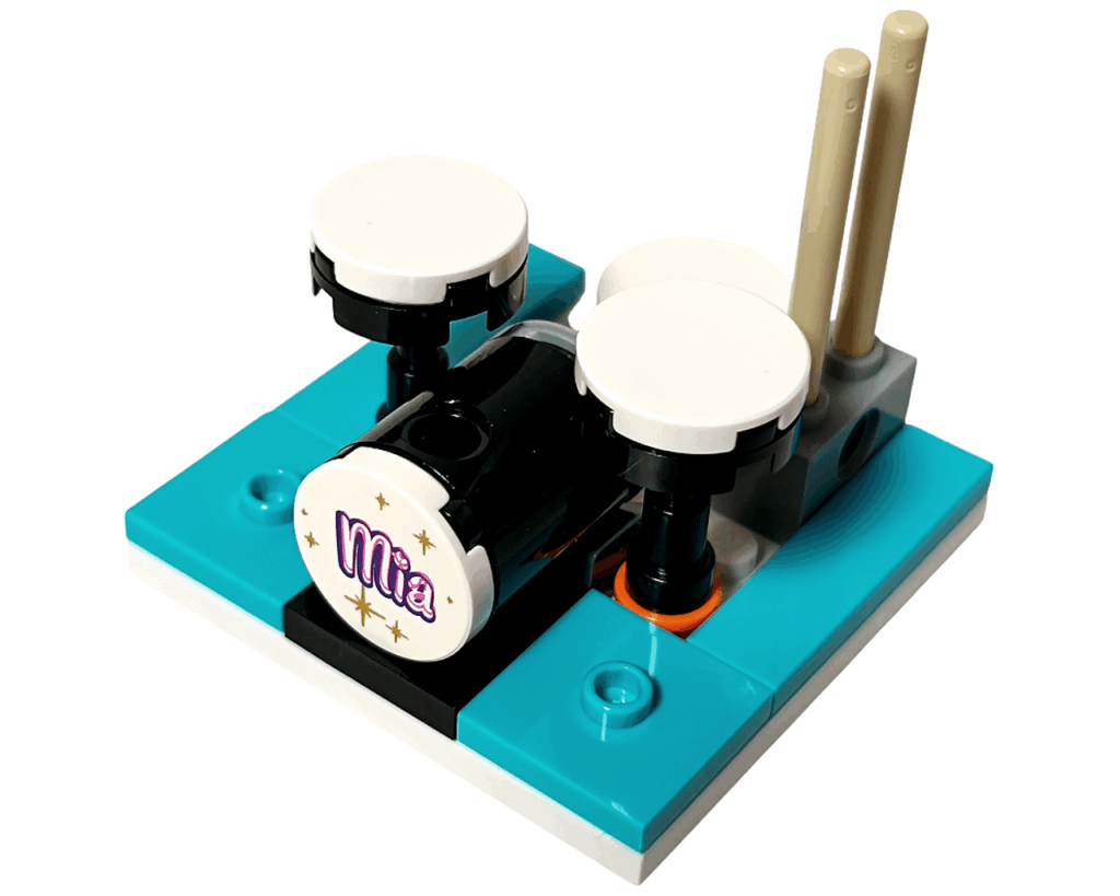 複数の白いドラム面が並んだミニチュアドラム