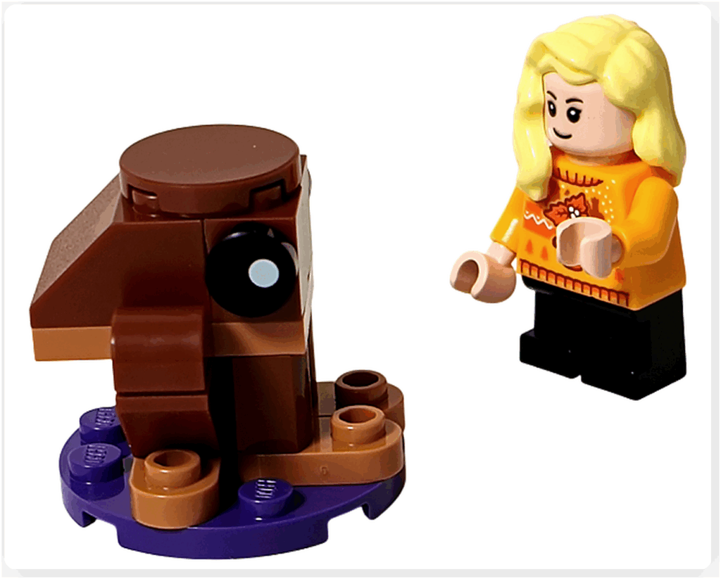 LEGO Harry Potter 76456「ハリー・ポッター アドベントカレンダー2025」 ハンナ・アボットのミニフィギュアが、チョコレート・フロッグのミニモデルを見つめているシーン。 ハンナが杖を構え、フロッグが雪の上に跳ねている構図。 アドベントカレンダー内の“魔法の一幕”を再現。