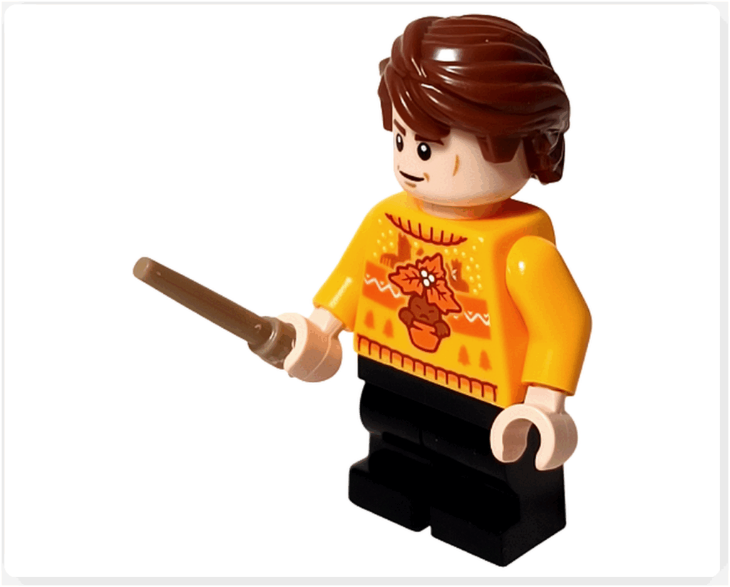 LEGO Harry Potter 76456「ハリー・ポッター アドベントカレンダー2025」22日目の完成。 オレンジのセーターを着たセドリック・ディゴリーのミニフィギュアが杖を手に立っている。