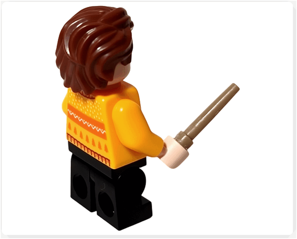 LEGO Harry Potter 76456 セドリック・ディゴリー ミニフィギュア背面。 オレンジのセーターに編み込み模様があり、茶色の髪型が整っている。