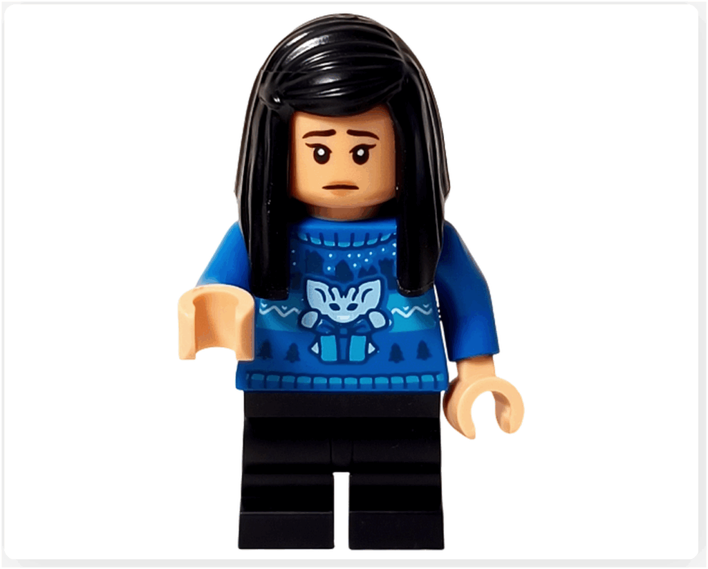 LEGO Harry Potter 76456「ハリー・ポッター アドベントカレンダー2025」チョウ・チャンのミニフィギュア（困った表情）。 青いセーターに不思議な生き物モチーフ、黒髪ロングヘア、眉を下げた戸惑いの表情。