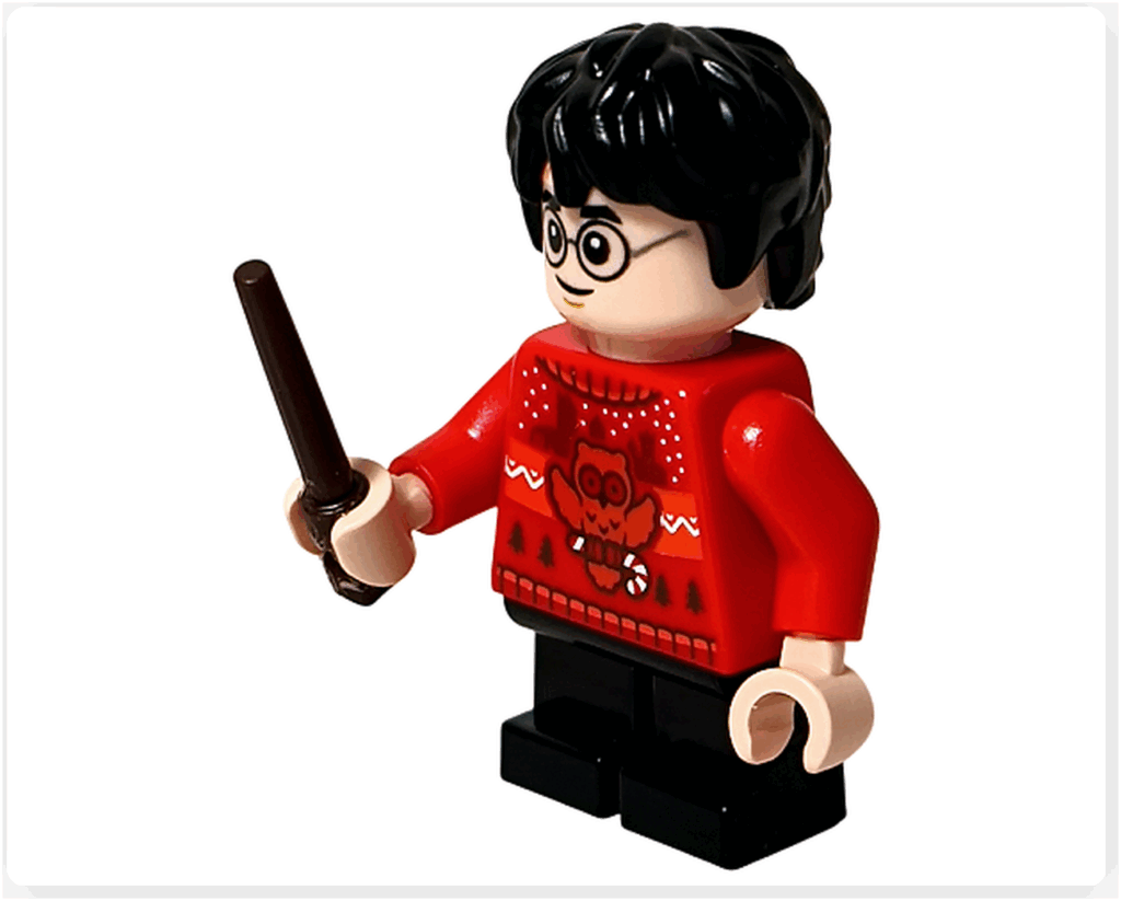 LEGO Harry Potter 76456「アドベントカレンダー2025（Harry Potter Advent Calendar 2025）」登場キャラクター、ハリー・ポッターのミニフィギュア。 赤いセーターを着て魔法の杖を構えたポーズ。冬のホグワーツの装い。