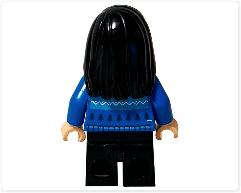 LEGO Harry Potter 76456「アドベントカレンダー2025（Harry Potter Advent Calendar 2025）」登場キャラクター、チョウ・チャンのミニフィギュア背面。 青いセーターの背中にツリーパターンが描かれた冬のデザイン。