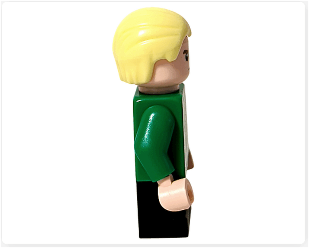 LEGO Harry Potter 76456「アドベントカレンダー2025」登場キャラクター、ドラコ・マルフォイのミニフィギュア右側面。 ブロンドヘアとグリーンセーターが印象的なホグワーツ生徒。