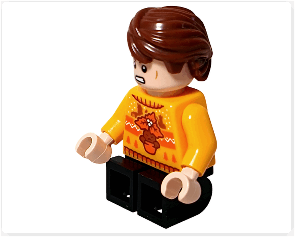 LEGO Harry Potter 76456「アドベントカレンダー2025」登場キャラクター、セドリック・ディゴリーのミニフィギュア。 座った姿勢でやわらかい笑顔を見せている。