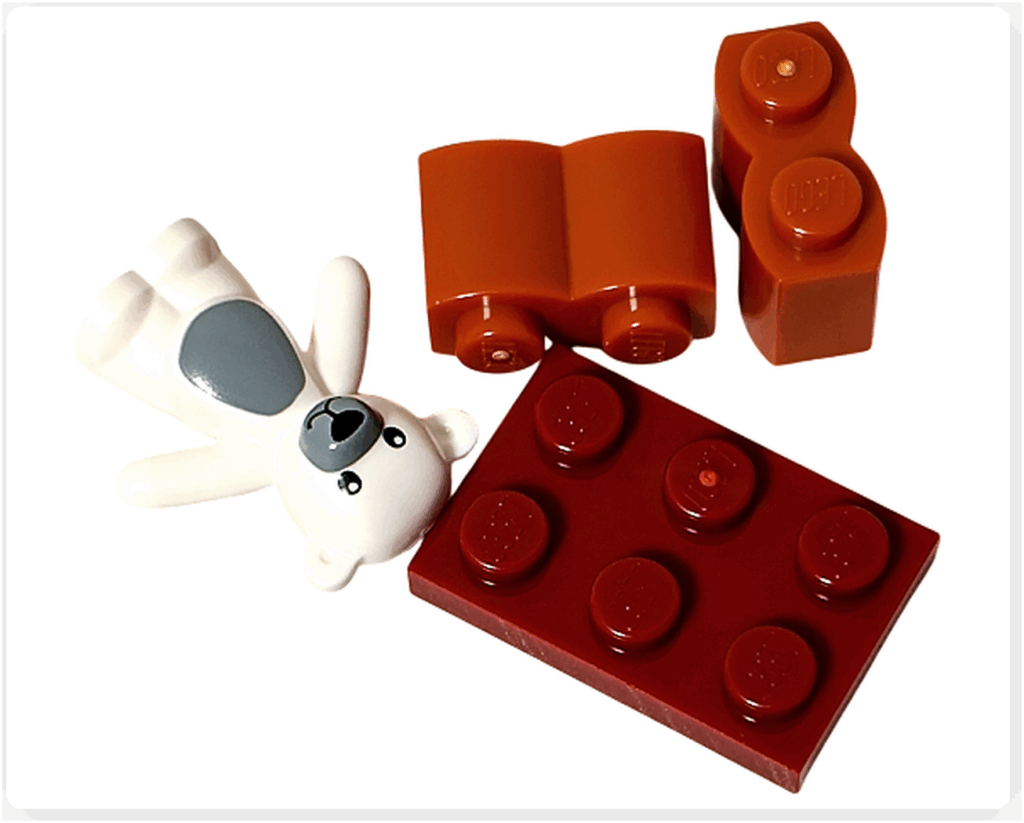 LEGO CITY 60475 Advent Calendar 2025（3日目）ホッキョクグマのぬいぐるみとスタンドのパーツ構成。赤いプレートと茶色の脚パーツが含まれる。