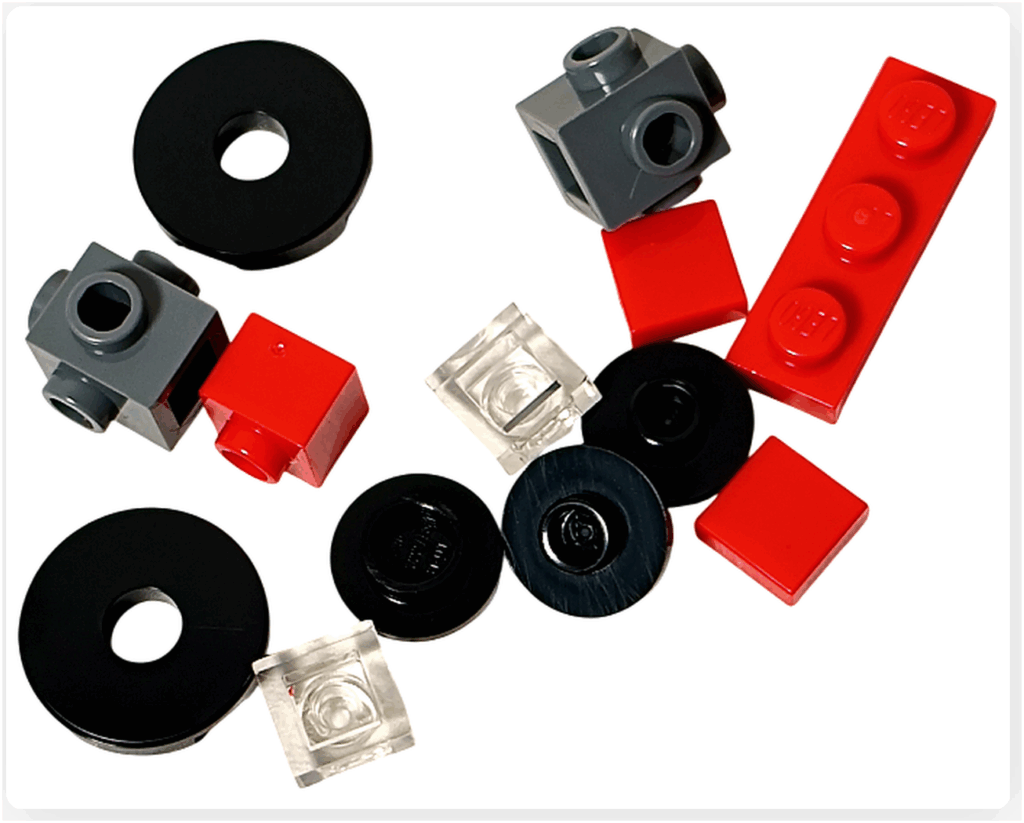 LEGO CITY 60475 Advent Calendar 2025（6日目）ミニ・トラクターのパーツ構成。赤い車体パーツ、黒い大径タイヤ、前輪ユニットなどが含まれる。