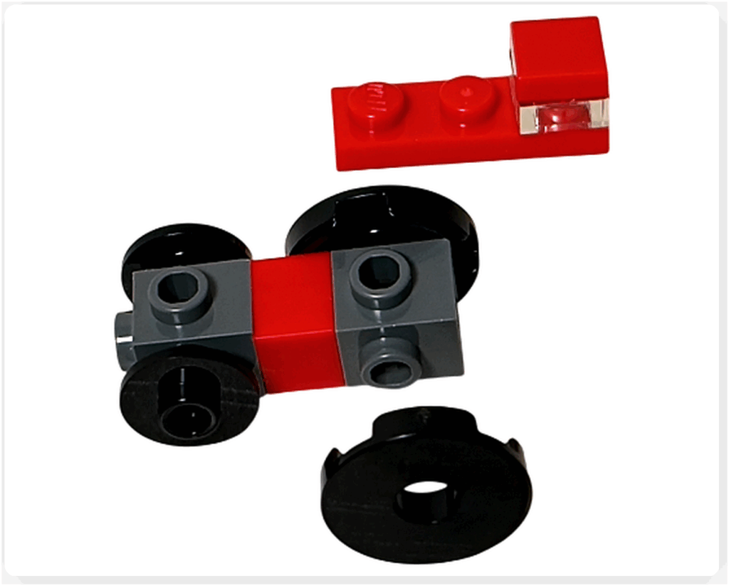 LEGO CITY 60475 Advent Calendar 2025（6日目）ミニ・トラクターの組立途中。赤い車体にタイヤが取り付けられた段階のビルド状態。