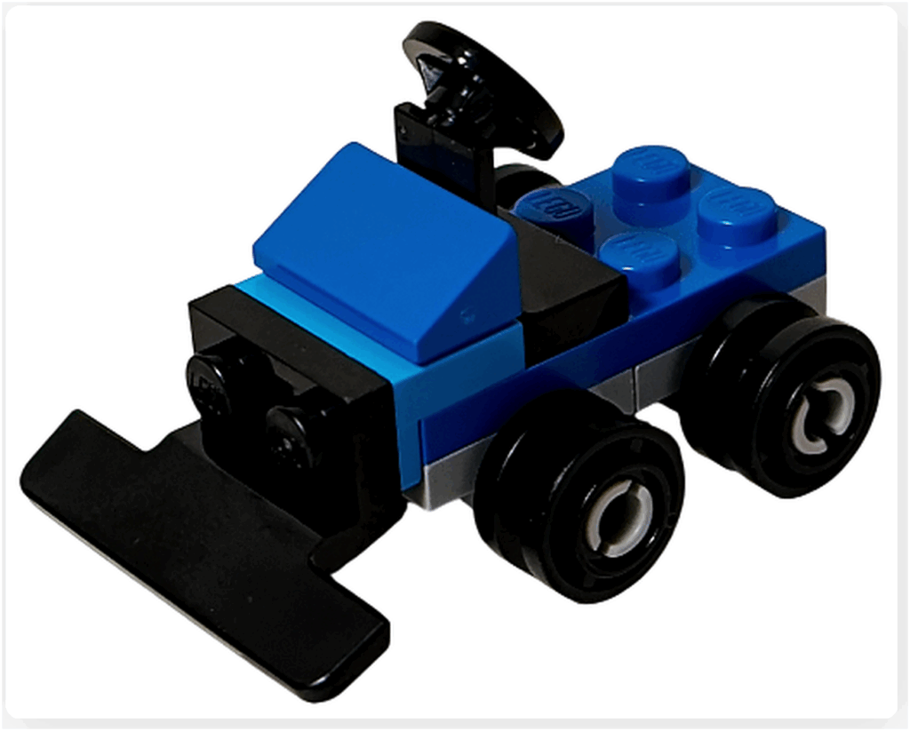 LEGO CITY 60475 Advent Calendar 2025（8日目）除雪車の完成形。青い車体と黒いスノープラウを備えたミニモデルの前面アングル。
