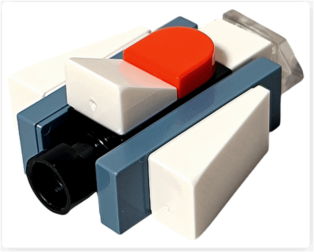 LEGO CITY 60475 Advent Calendar 2025（14日目）おもちゃの宇宙船の背面。後部スラスターと翼の裏側が見えるアングルで撮影。