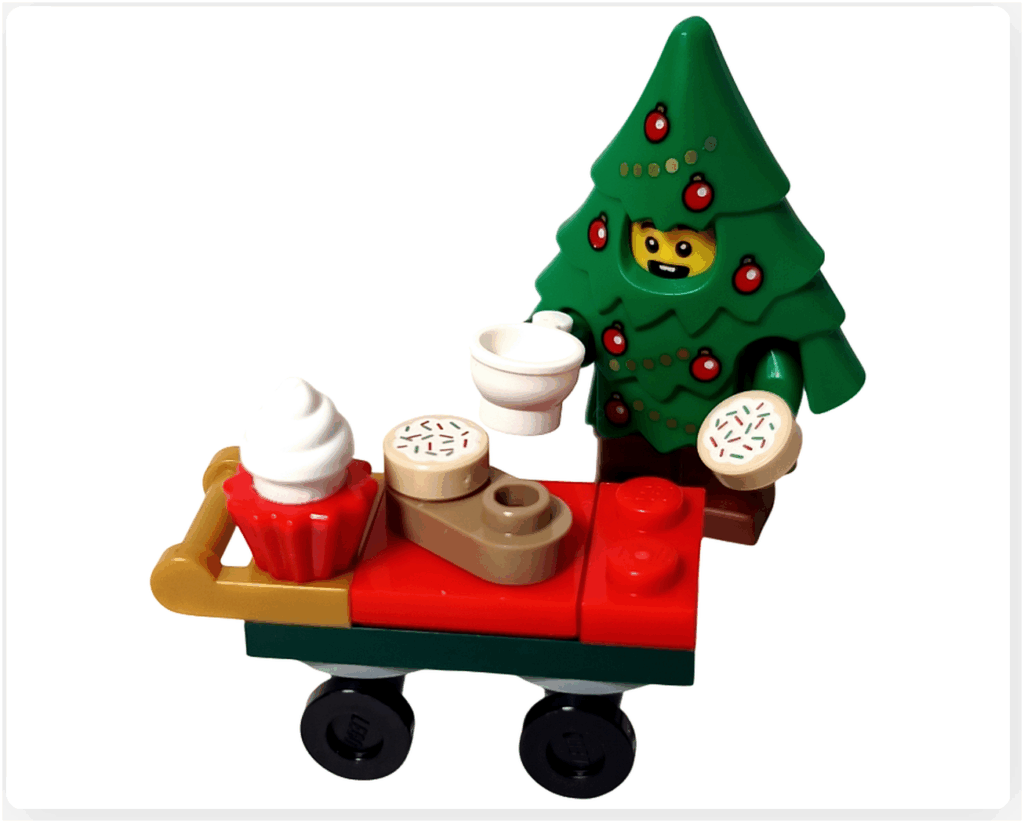 LEGO CITY 60475 Advent Calendar 2025(20日目)フードカートのスイーツを手にしたツリーコスチュームの男の子ミニフィグ。カップとクッキーを持って喜んでいるシーン。