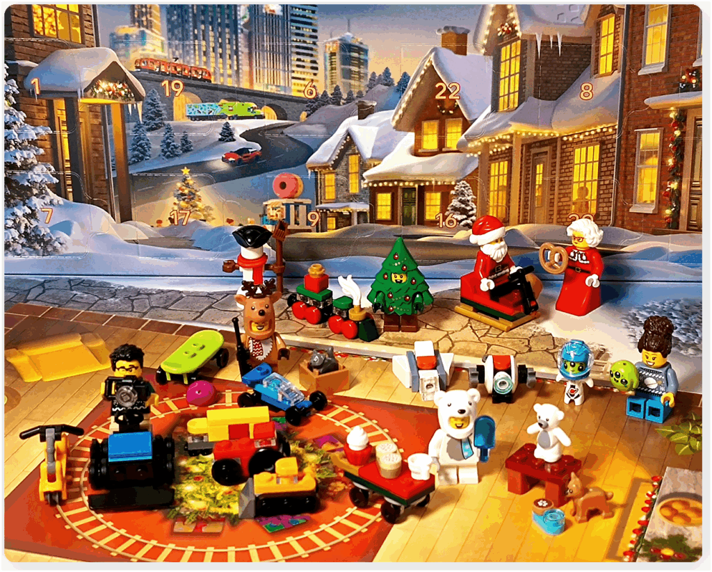 LEGO CITY 60475 Advent Calendar 2025の全キャラクターとミニモデルが並んだ全体シーン。サンタクロース、ミセス・サンタ、ツリーコスチューム、ホッキョクグマ、宇宙キャラ、乗り物系ミニモデルなどを背景プレイマット上に配置した集合アングル。
