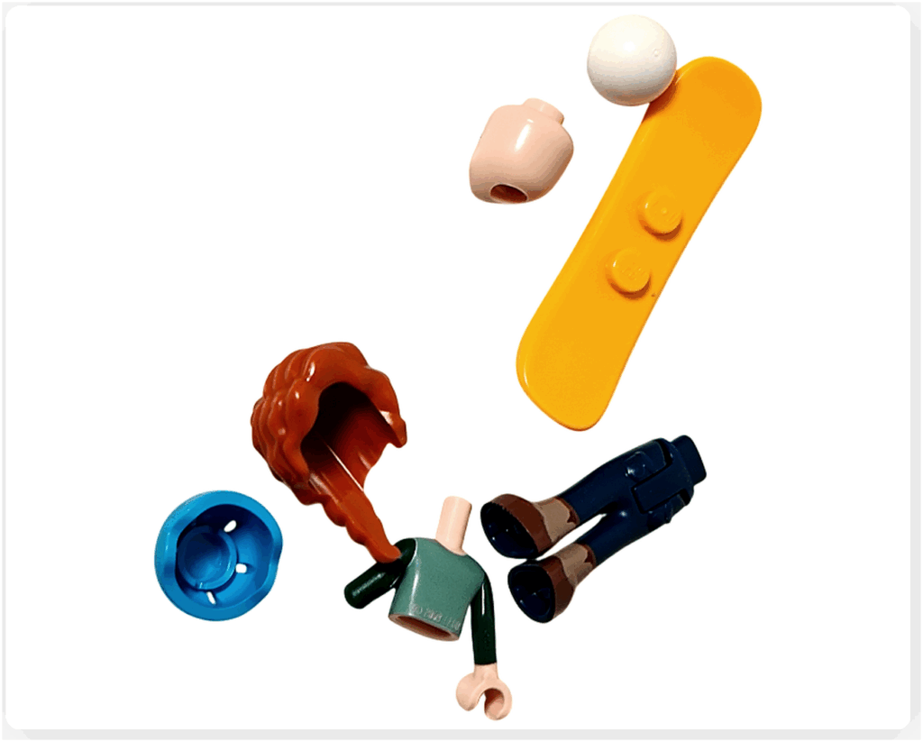 LEGO Friends 41758「アドベントカレンダー2023」１日目のパーツ。 オータムのミニドール、スノーボード、青いヘルメット、雪玉入り。冬のアクティビティを楽しむ朝のセット。