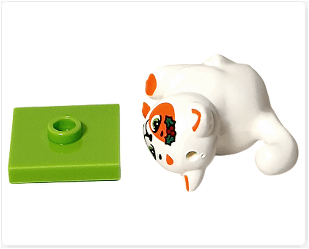 LEGO Friends 41758「アドベントカレンダー2023」５日目のパーツ。 白い子猫チュロスとライトグリーンのプレート入り。リース柄の模様がついた冬のデザインがかわいい。