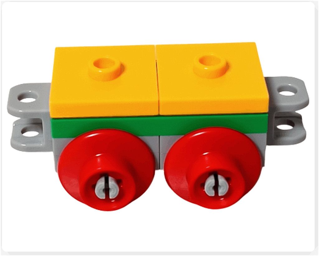 LEGO Friends アドベントカレンダー2023 22日目の完成。黄色い2×2タイルが乗った荷台部分と赤い車輪がついた貨車が組み上がった状態。両側に連結用パーツが付いている。