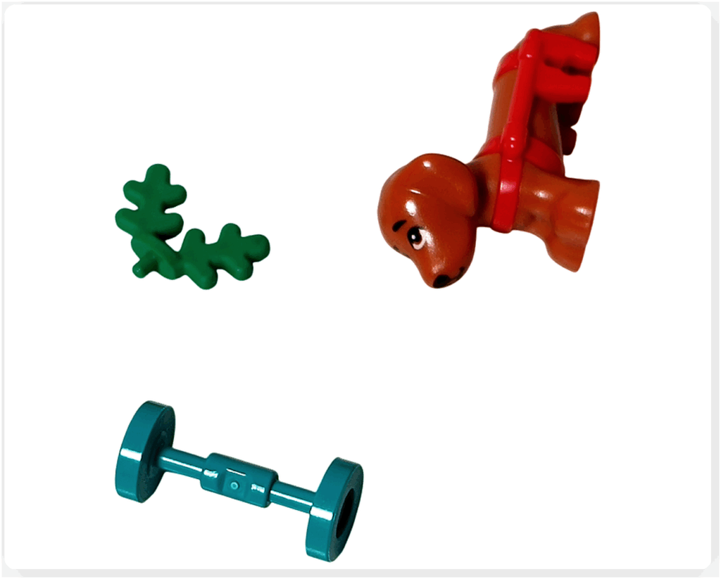 LEGO Friends アドベントカレンダー2023 24日目のパーツ。赤いハーネスを付けたピクルスの犬フィギュア、グリーンの枝パーツ、そりの車軸パーツが並んでいる。