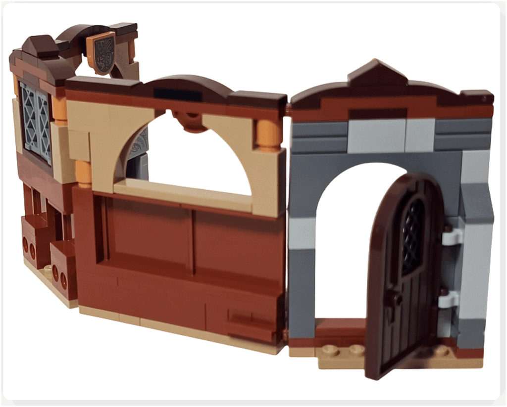 レゴ ハリー・ポッター 76442 正面壁を裏側から見た工程。アーチと窓が並び、折りたたみ構造の接続部分が確認できる状態