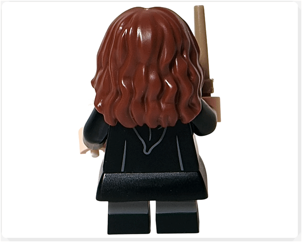 レゴ ハリー・ポッター 76442 ハーマイオニーのミニフィギュア背面。ローブの後ろプリントと長い髪の造形が確認できる様子
