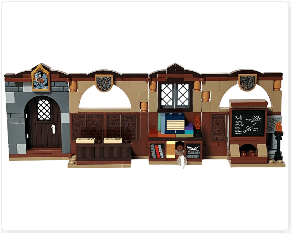 レゴ ハリー・ポッター 76442 教室セットに生徒用デスクを配置した全景。黒板や本棚、浮遊ギミックと組み合わせて呪文学の授業シーンが完成した状態