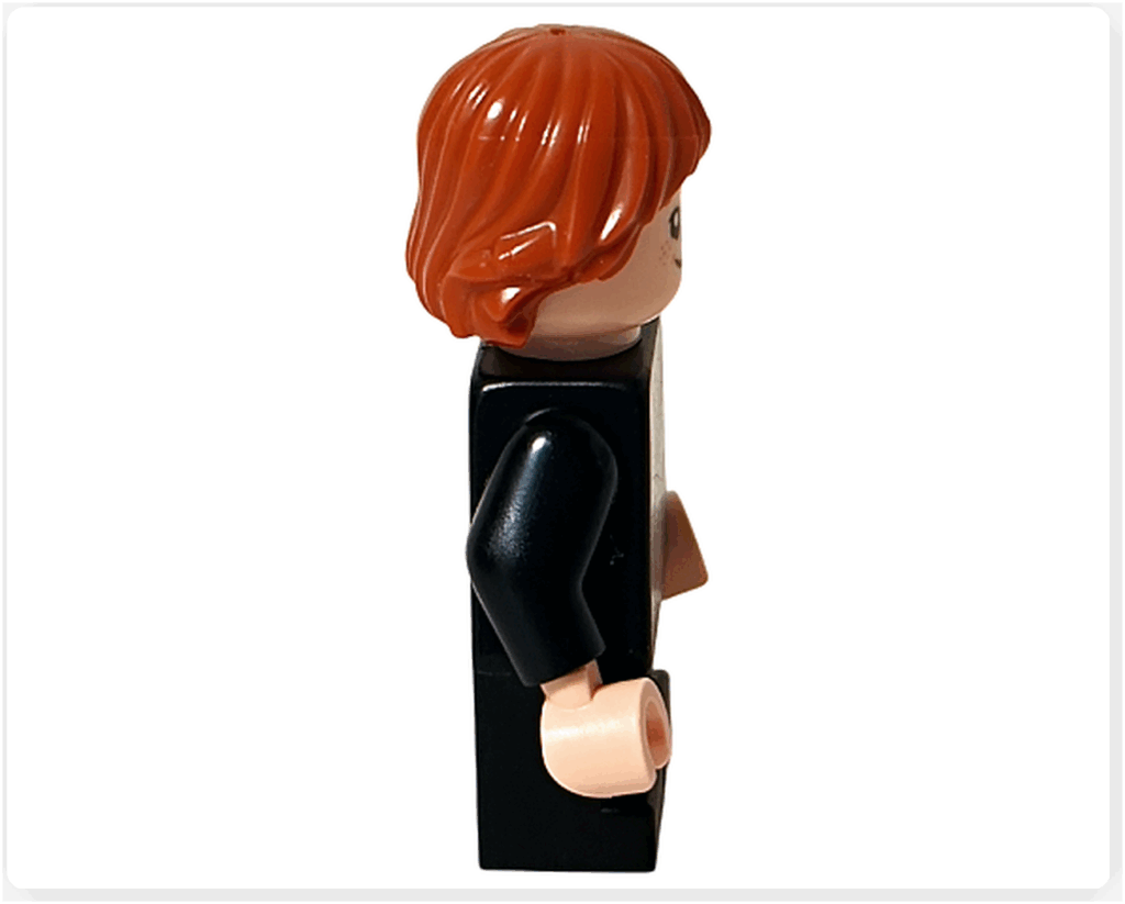レゴ ハリー・ポッター 76442 のロン・ウィーズリーミニフィグ左側面。赤毛の髪の造形と黒いローブの袖が見える。
