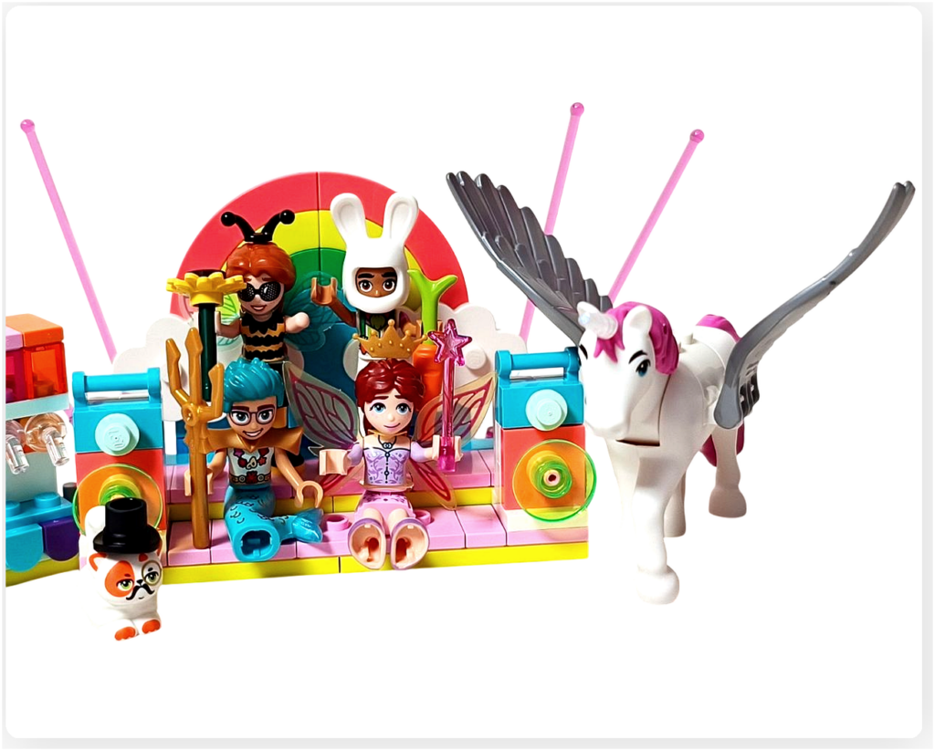 レゴ フレンズ 42661「ユニコーンと妖精のコスプレパーティー」 虹のステージで記念撮影をするキャラクターたちの完成シーン