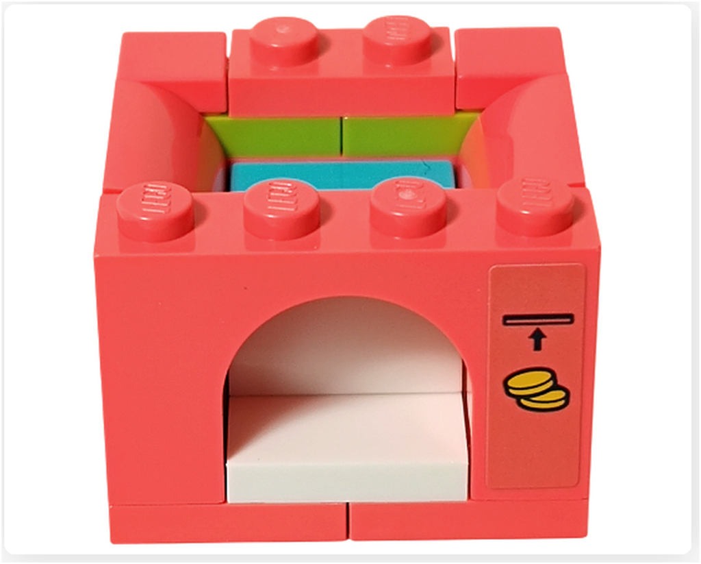 レゴ フレンズ 42674 フローズンドリンクのお店のカプセルマシン組立途中。正面にアーチ状の取り出し口とコインマークが付いた状態。