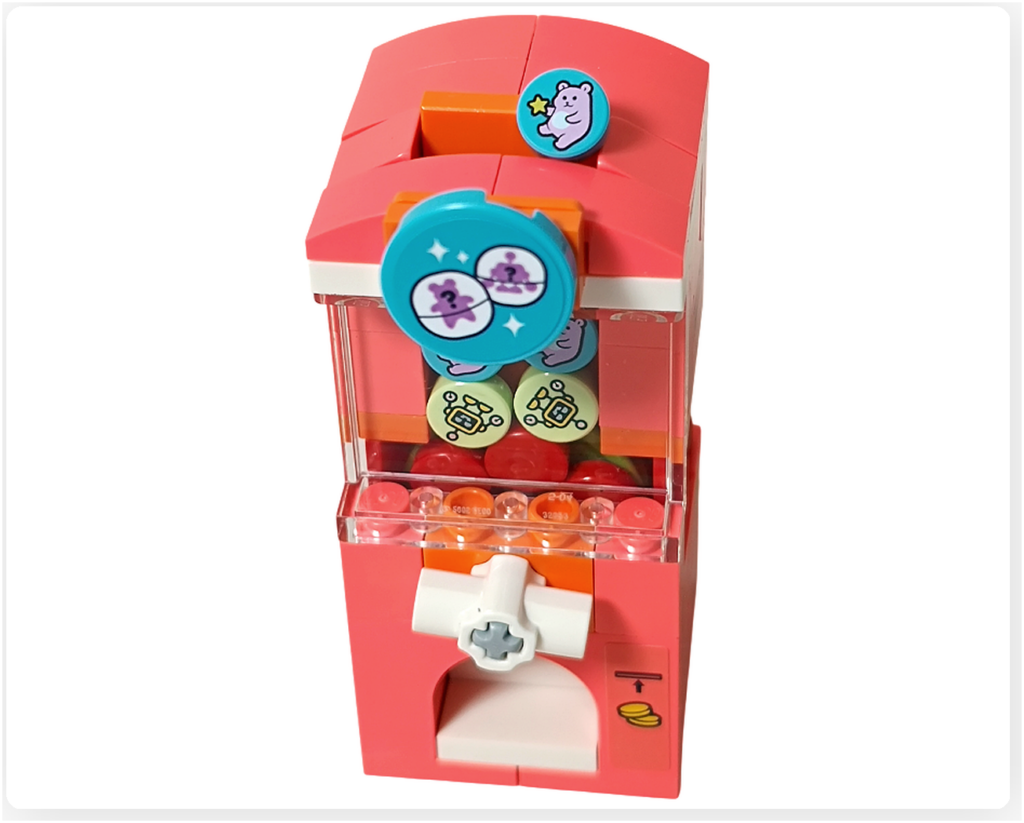 レゴ フレンズ 42674 カプセルマシン上部。屋根のスキマから景品メダルを補充できる構造がわかる。