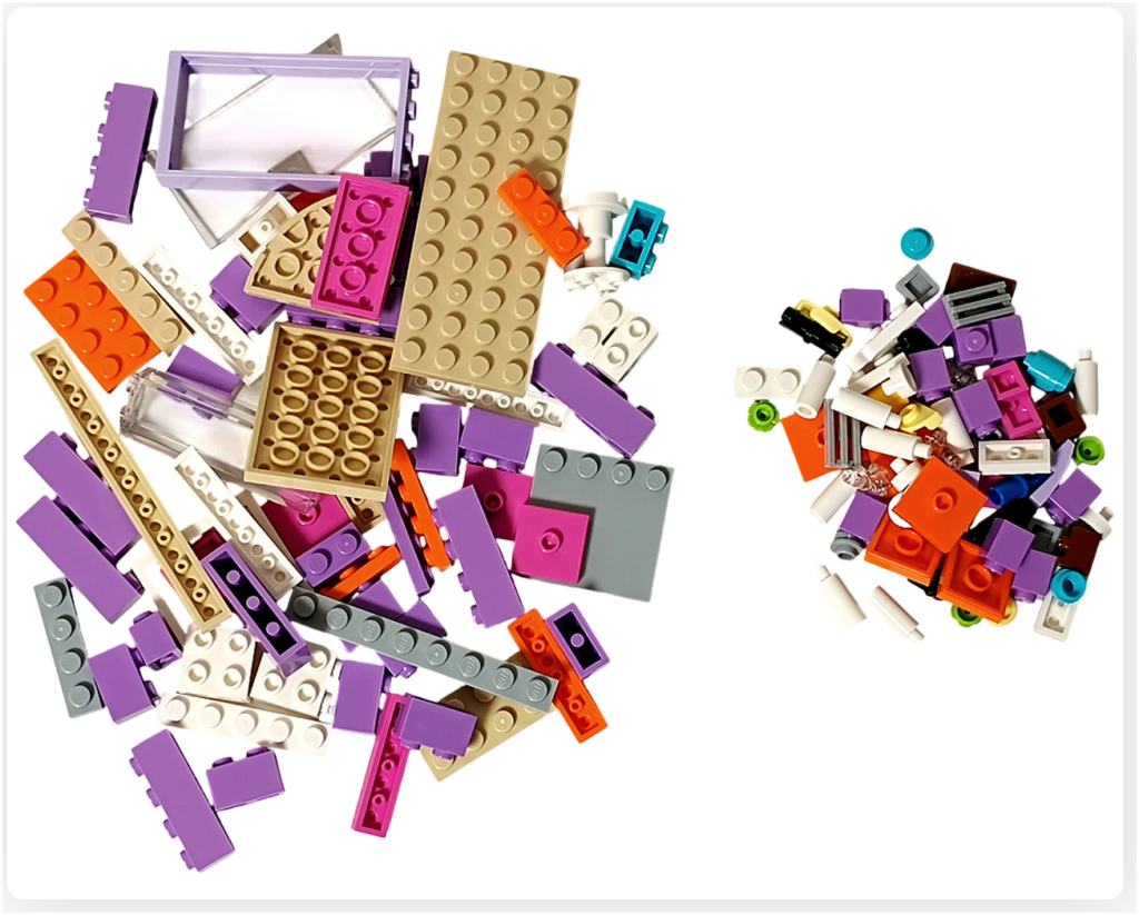 レゴ フレンズ 42674 組立レビュー第1部の袋2パーツ写真。フローズンドリンクのお店を組み立てるためのプレート、ブロック、小物パーツがまとめて並んでいる。