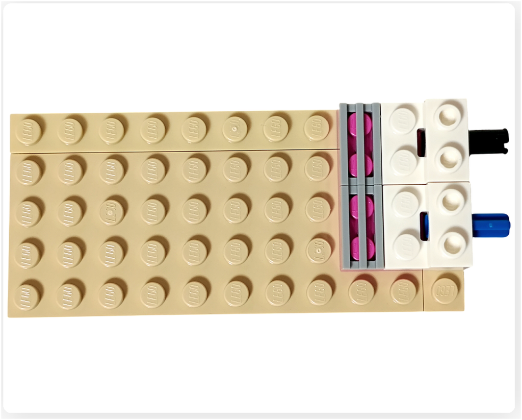 レゴ フレンズ 42674 組立レビュー第1部の床パーツ写真。フローズンドリンクのお店の土台となるベージュ色のプレートを中心に組み上げた初期段階の床構造。