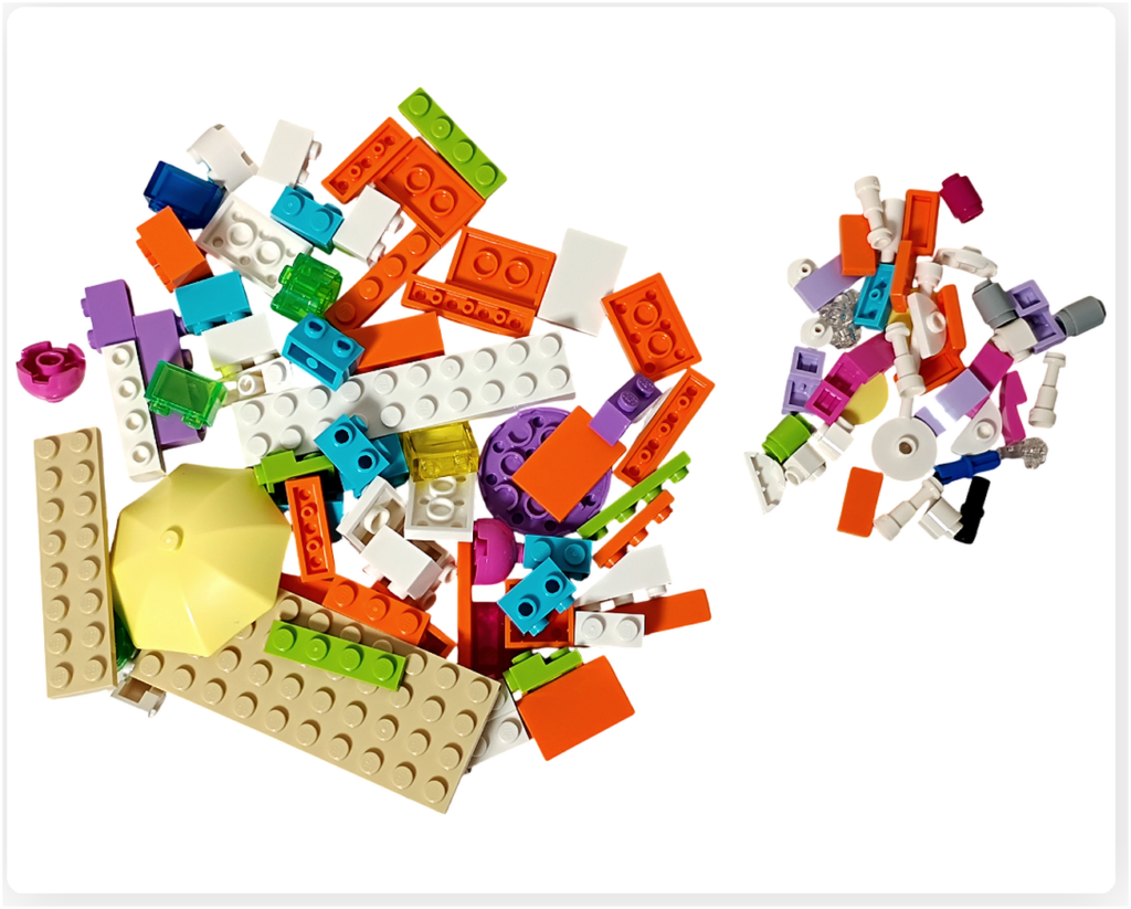 レゴ フレンズ 42674 組立レビュー第1部の袋3パーツ写真。フローズンドリンクのお店の仕上げや装飾に使われるブロックや小物パーツがまとめて写っている。