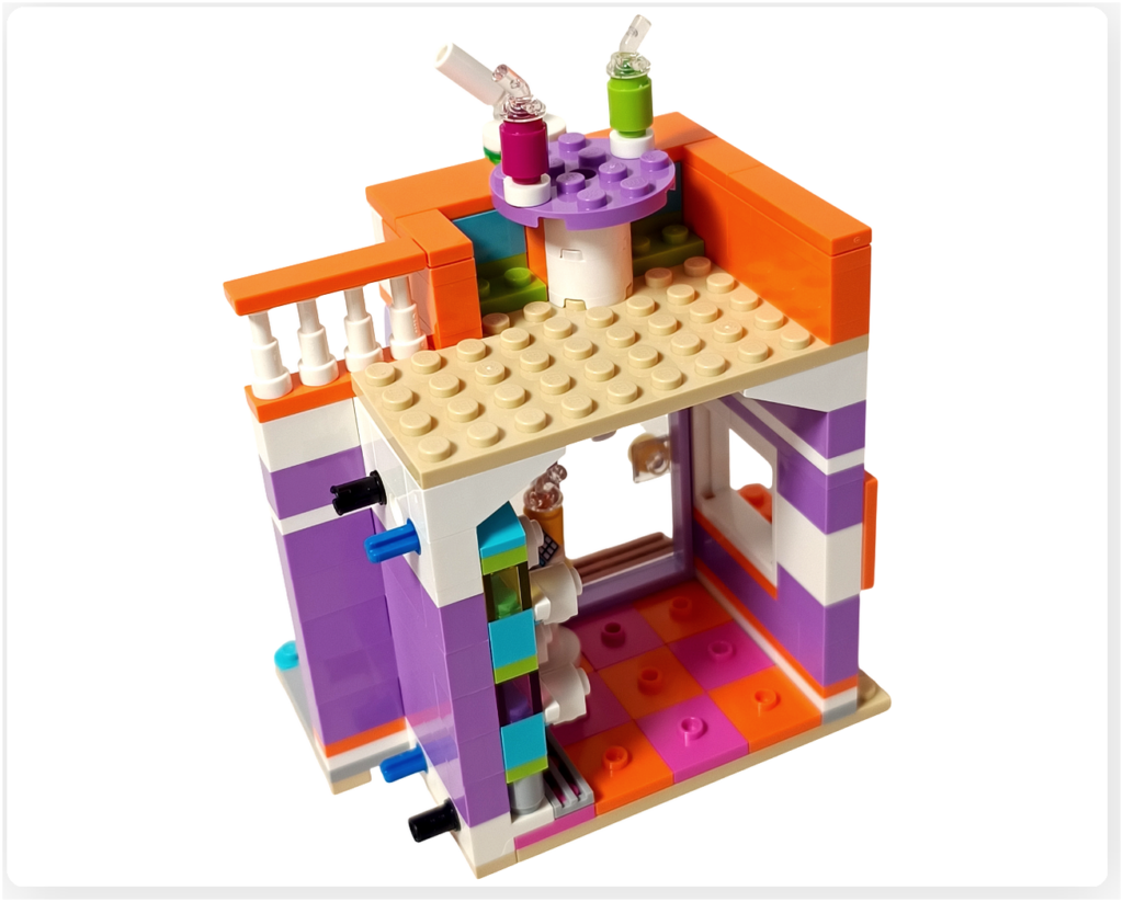 レゴ フレンズ 42674 組立レビュー第1部の2階テラス。丸いテーブルとドリンクを配置したテラススペースの様子。