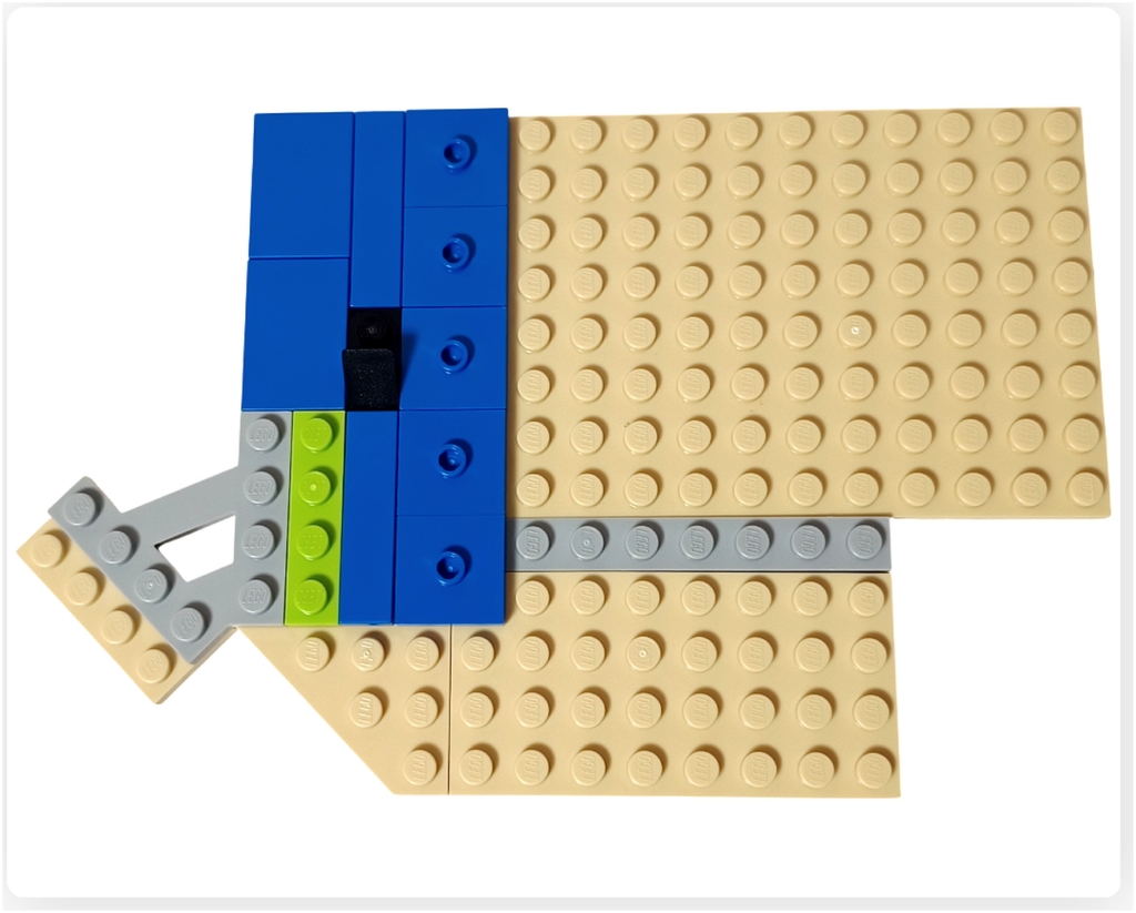 レゴ フレンズ 42674 組立レビュー第2部の1階コミックショップ床写真。ベースプレート上に通路用パーツや壁下地となるブロックを配置した状態。